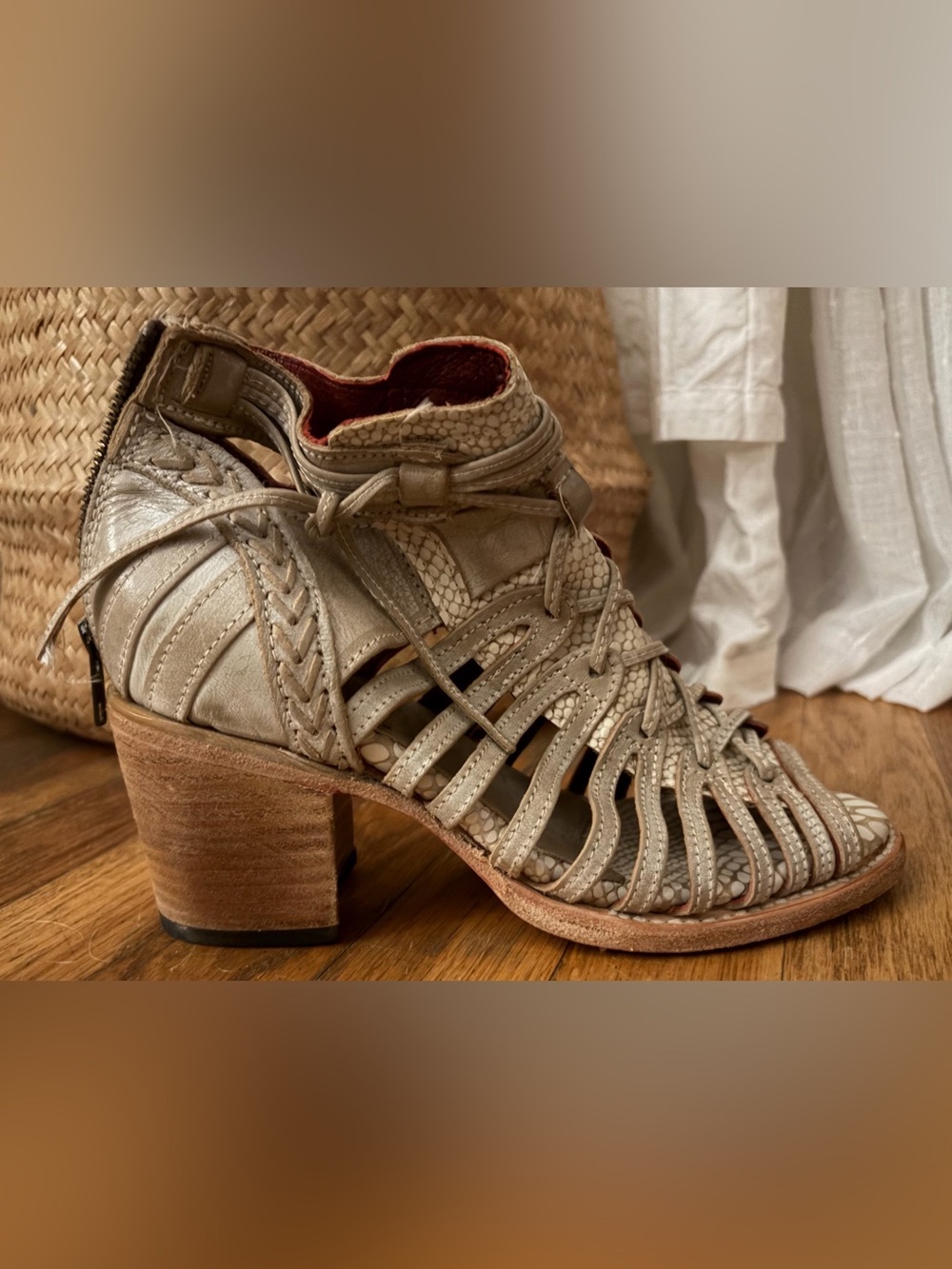 Women’s Freebird Wazee Heels Sandals Size 7 (fits size 8.5-9). Worn once. - Picture 4 of 9